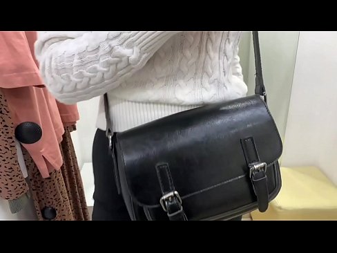 ❤️ אוננות פומבית של הכלבה הצעירה פרלברי עם דילדו בחדר המתאים ❤️ סקס אצלנו