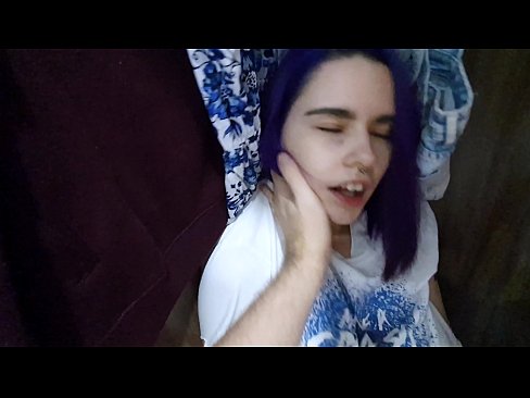 ❤️ מצאתי את אחותי בארון ועזרה לה לגמור ❤️ סקס אצלנו